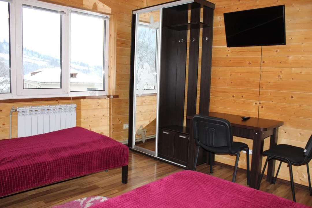У Інни Hotel Mizhhirya  Ngoại thất bức ảnh